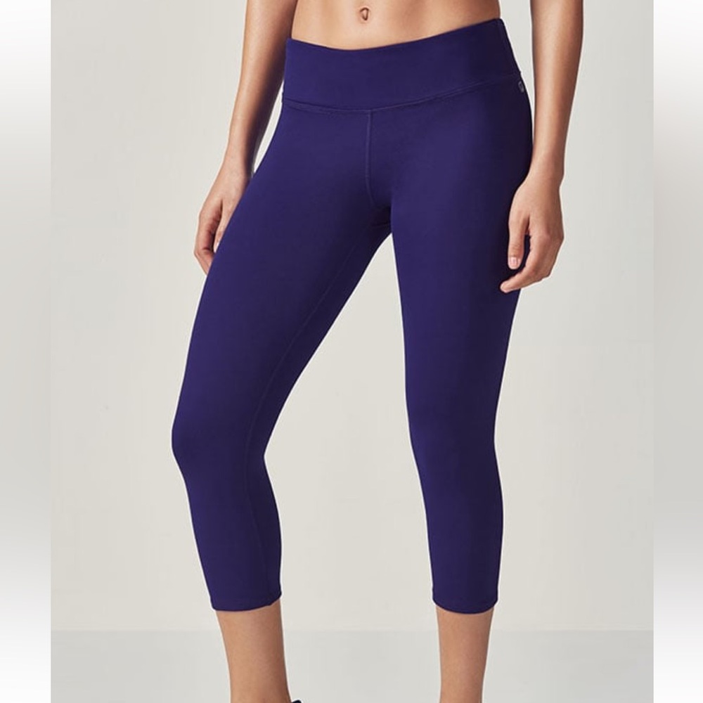 💙FABLETICS Define Powerhold Mid-rise Capri -Small ink blue